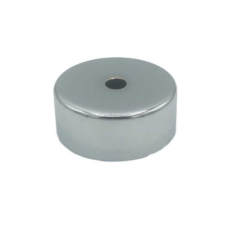 Tampa cromada para globo de 58mm de diâmetro x 22mm.