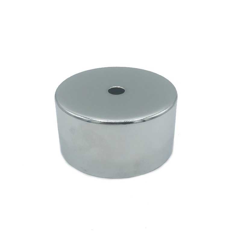 Tampa cromada para globo de 78mm de diâmetro x 38mm.