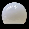 Cúpula de policarbonato branco brilhante de três quartos.