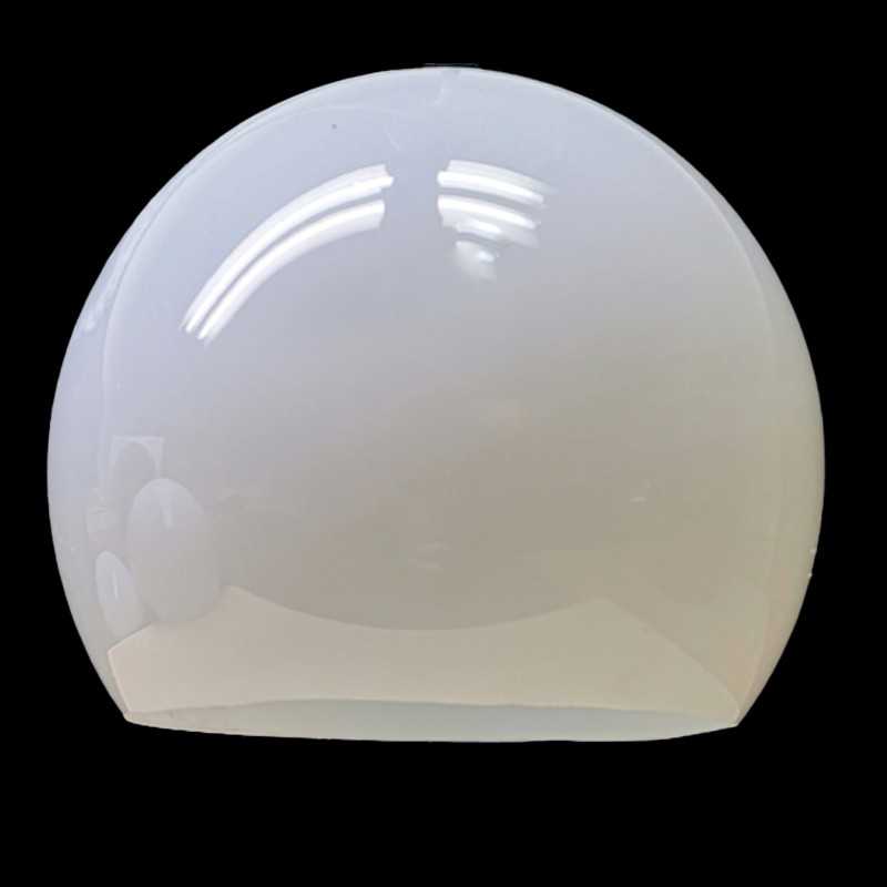 Cúpula de policarbonato branco brilhante de três quartos.
