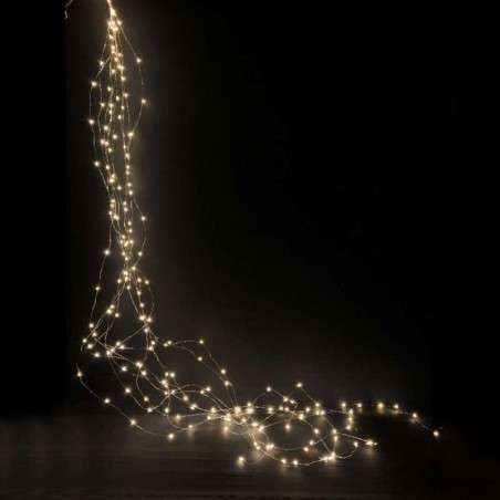 Cascata com 700 LEDs fixos, luz interior quente e 250cm de comprimento.