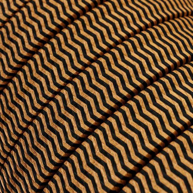 Fita de guirlanda exterior em zig-zag preto e ocre.