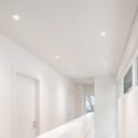 Foco de gesso GU10 com 72 mm de diâmetro e 100 mm de altura.