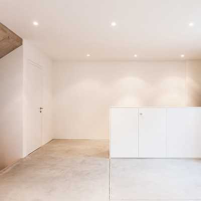 Foco de gesso GU10 com 58 mm de diâmetro e 85 mm de altura.