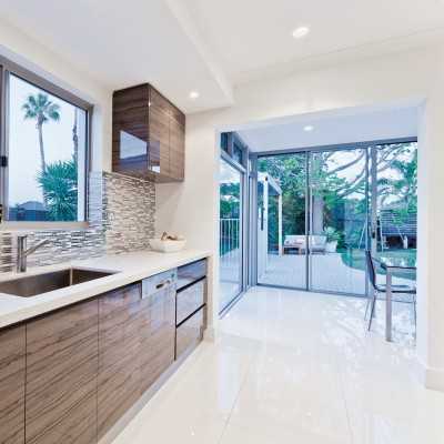 Foco de gesso GU10 com 65 mm de diâmetro e 80 mm de altura.