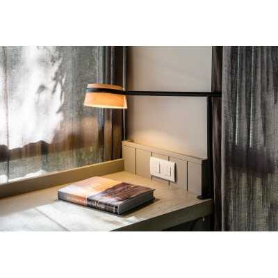 Luminária de mesa com LED integrado em aço preto fosco LAGERAT