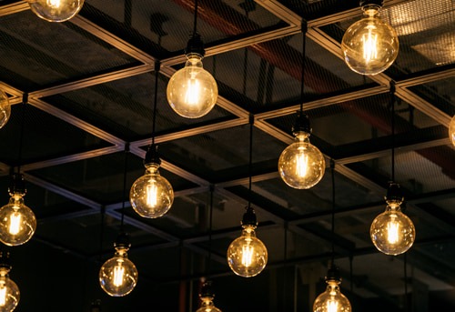 Iluminação LED vs. incandescente: qual é a melhor opção para as suas lâmpadas?